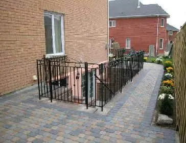 64 Kingmount CRES, Richmond Hill, ON L4B 3X4