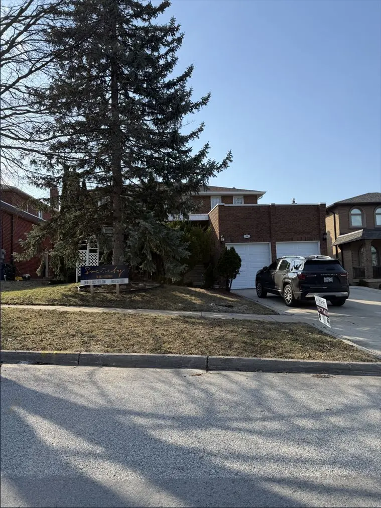 46 Ruscoe CRES, Toronto W09, ON M9P 1P3