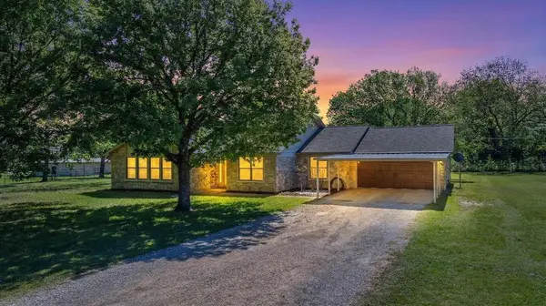 309 Willow Creek Lane, Springtown, TX 76082