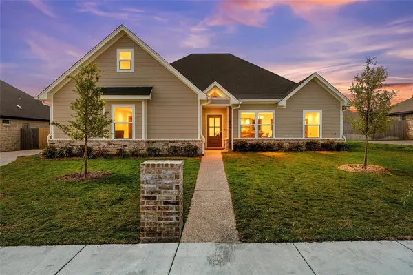 929 Northern Dancer Drive, Hewitt, TX 76643