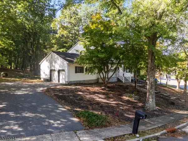 34 Brookside Cir, Marlboro Twp., NJ 07746