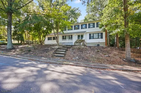 34 Brookside Cir, Marlboro Twp., NJ 07746