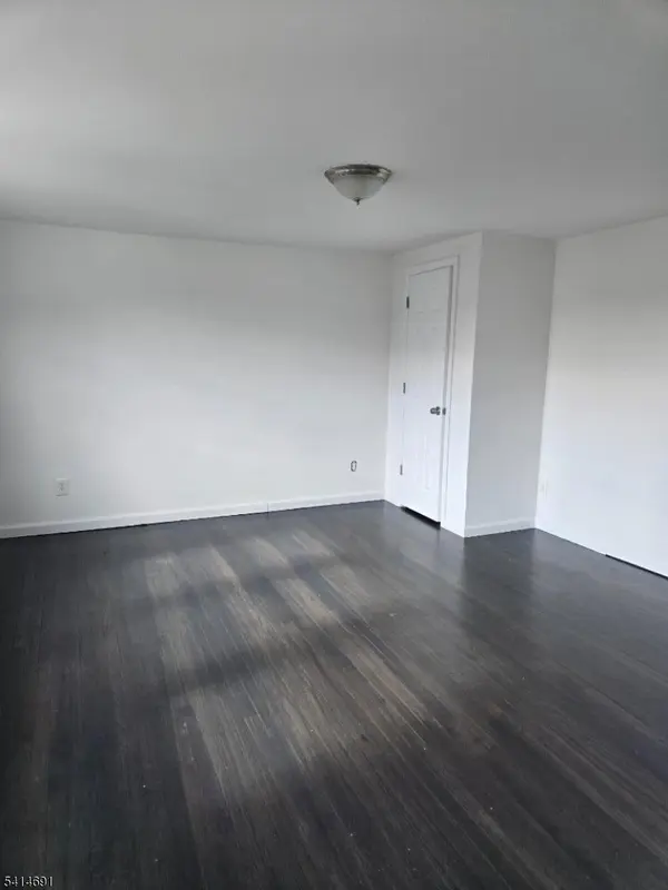 115 Pine St, Elizabeth City, NJ 07206