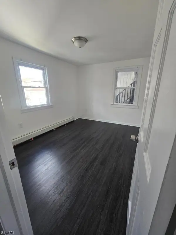 115 Pine St, Elizabeth City, NJ 07206