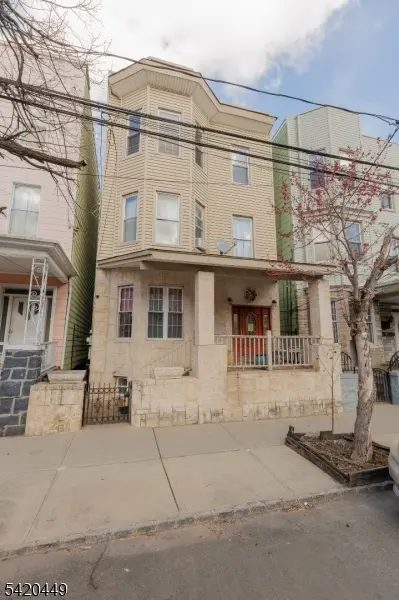 212 Maple St, Weehawken Twp., NJ 07086