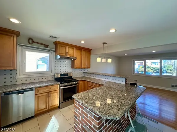 129 Scoles Ave #1, Clifton City, NJ 07012