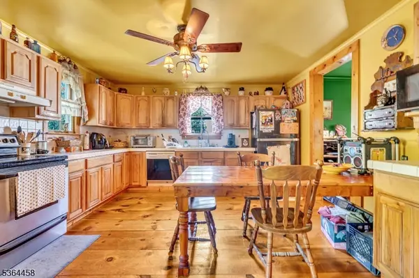 135 Main St, Hampton Boro, NJ 08827