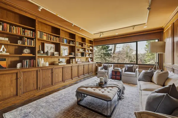 150 Heath ST W #203, Toronto C02, ON M4V 2Y4