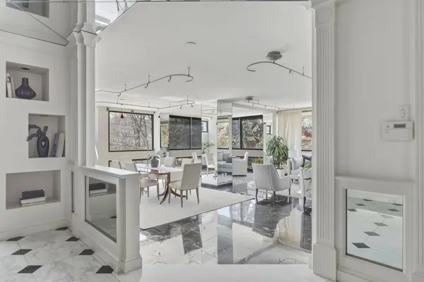 150 Heath ST W #203, Toronto C02, ON M4V 2Y4