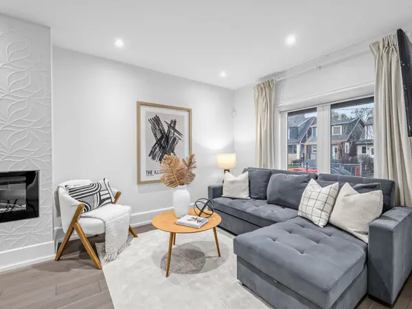 209 Robina AVE, Toronto C03, ON M6C 3Y9