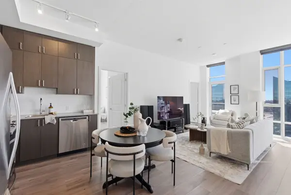 60 Ann O'Reilly RD #PH60, Toronto C15, ON M2J 0C8