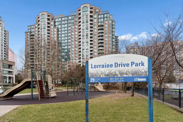 23 Lorraine DR E #318, Toronto C07, ON M2N 6Z6
