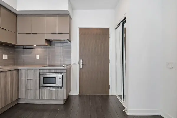 39 Roehampton AVE #506, Toronto C10, ON M4P 0G1