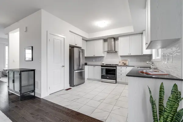 10 Sobczak DR, Whitby, ON L1N 1B3