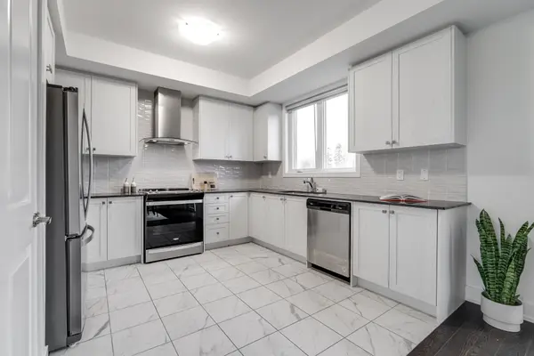 10 Sobczak DR, Whitby, ON L1N 1B3