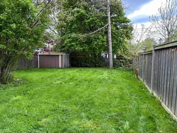 427 Adelaide AVE W, Oshawa, ON L1J 2R9