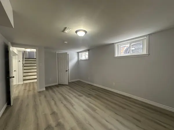 427 Adelaide AVE W, Oshawa, ON L1J 2R9