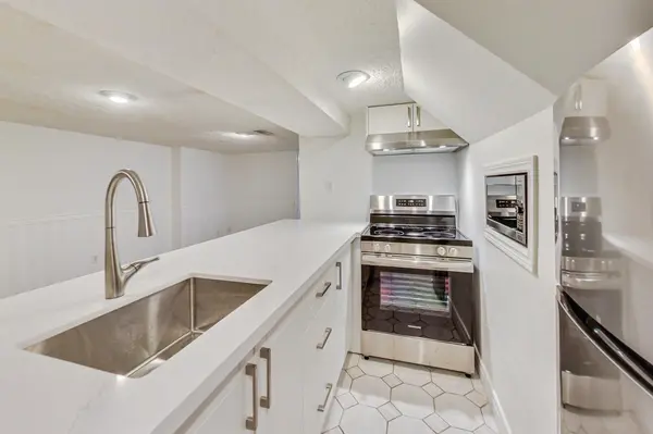 40 Tiago AVE, Toronto E03, ON M4B 2A1