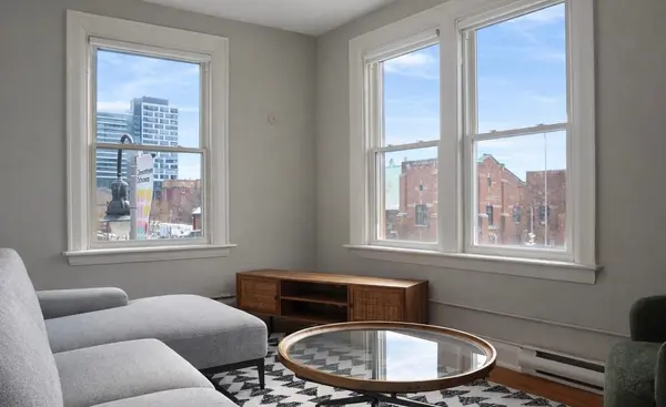 64 Simcoe ST N #2, Oshawa, ON L1G 4S2