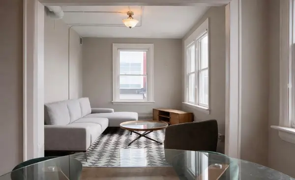 64 Simcoe ST N #2, Oshawa, ON L1G 4S2