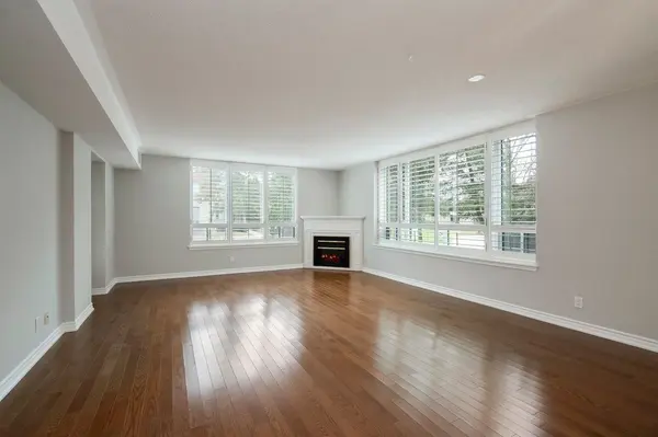 50 The Boardwalk WAY #107, Markham, ON L6E 1B6