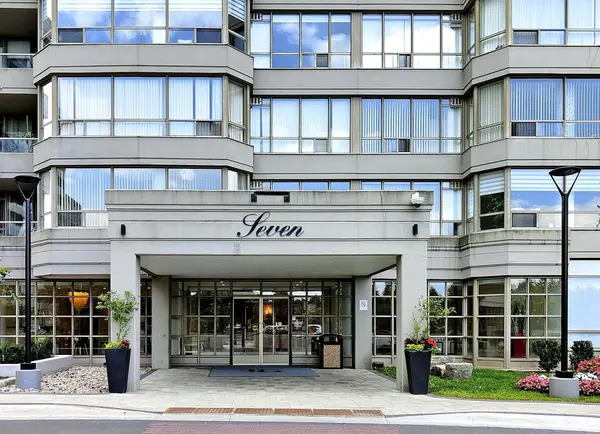 7 Townsgate DR #514, Vaughan, ON L4J 7Z9