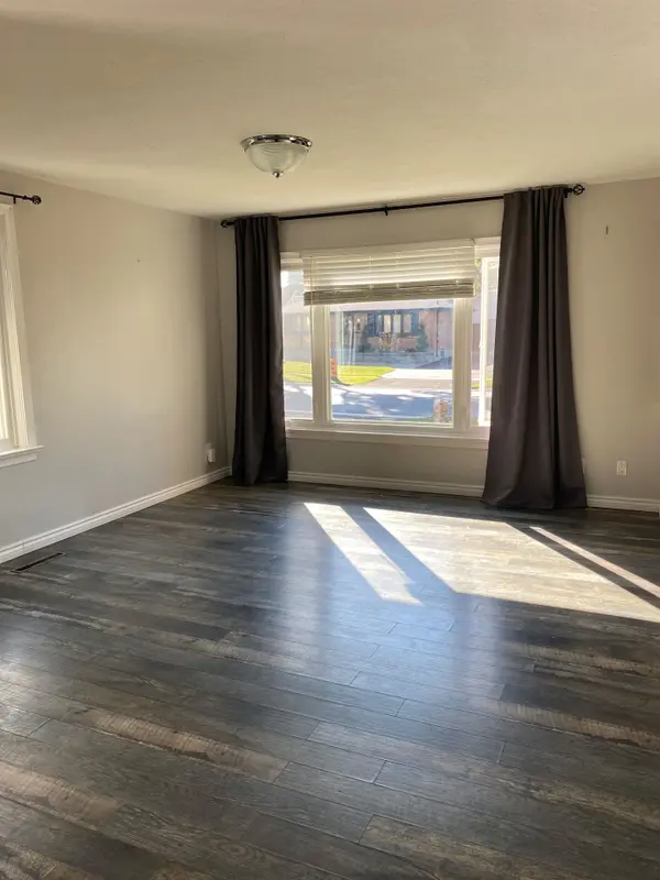 11 Oak ST, Barrie, ON L4M 3V1