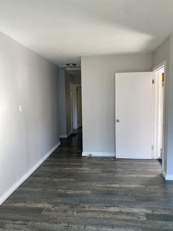 11 Oak ST, Barrie, ON L4M 3V1