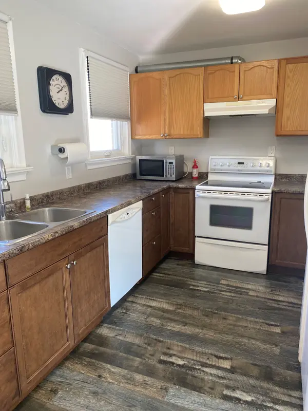 11 Oak ST, Barrie, ON L4M 3V1