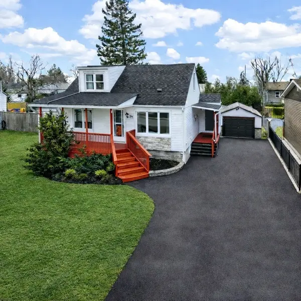 27 Alexander RD, Orillia, ON L3V 5L9