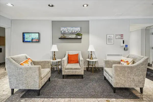 65 Ellen ST #1506, Barrie, ON L4N 3A5