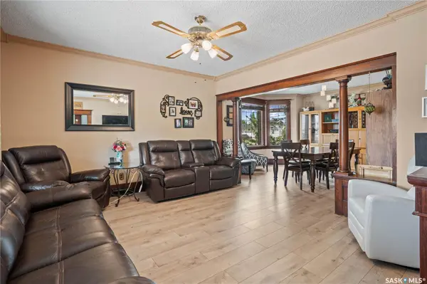 205 5th AVENUE E, Gravelbourg, SK S0H 1X0