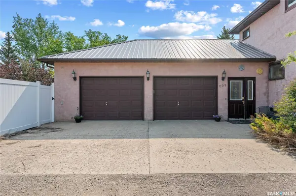 205 5th AVENUE E, Gravelbourg, SK S0H 1X0