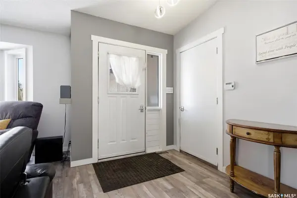 5048 Queen STREET, Regina, SK S4S 7E4