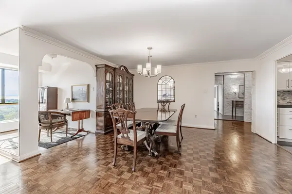 1400 Dixie RD #1409, Mississauga, ON L5E 3E1