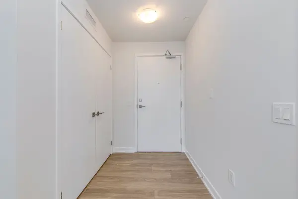 4085 Parkside Village DR #1502, Mississauga, ON L5B 0K8