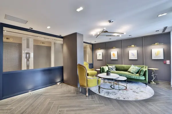 405 Dundas ST W #307, Oakville, ON L6M 5P9