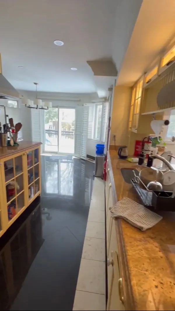 46 Ruscoe CRES, Toronto W09, ON M9P 1P3