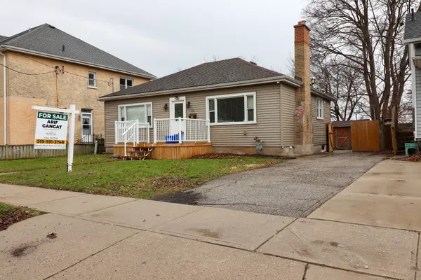 80 Roseview AVE, Cambridge, ON N1R 4A7