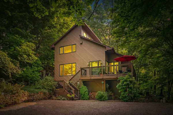 141 Valley RD, Hamilton, ON L9H 5E2