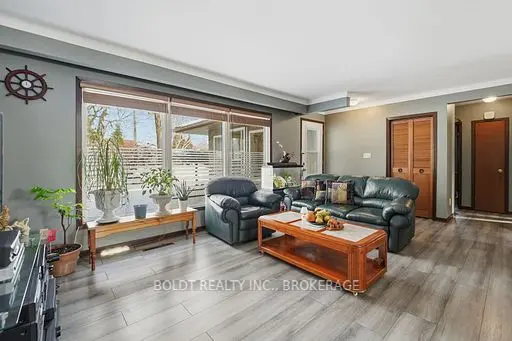 32 Old Oxford RD, St. Catharines, ON L2M 2K1