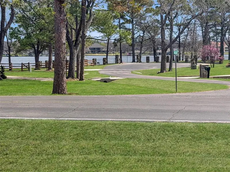 742 Kiowa Drive W, Gainesville, TX 76240