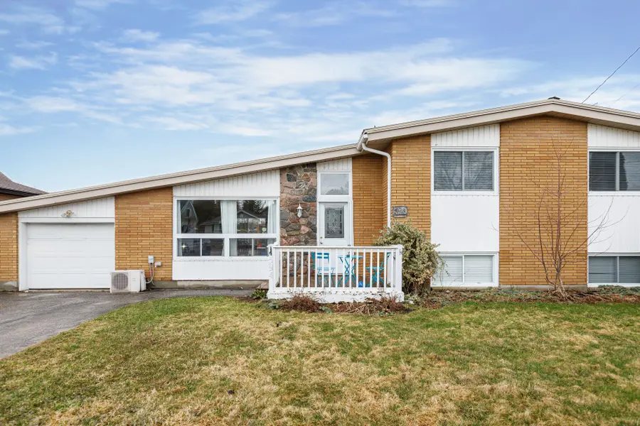 594 Oak ST, Collingwood, ON L9Y 2Z1
