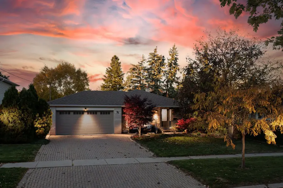 31 Chelvin DR, Halton Hills, ON L7G 4P8