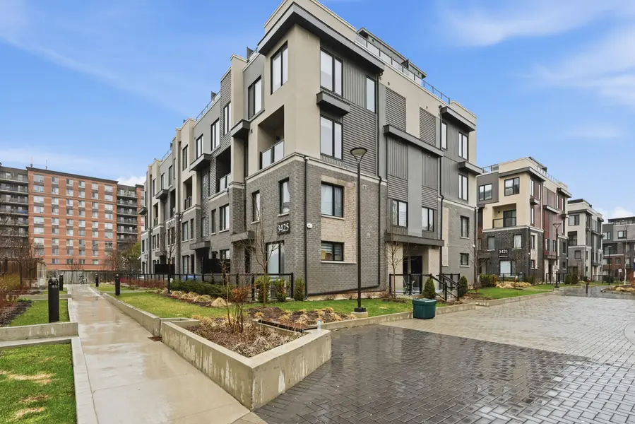 3425 Ridgeway DR #10, Mississauga, ON L5L 0B9