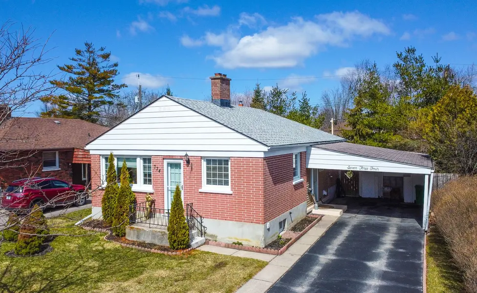 734 Crawford PL, Peterborough, ON K9J 3X3