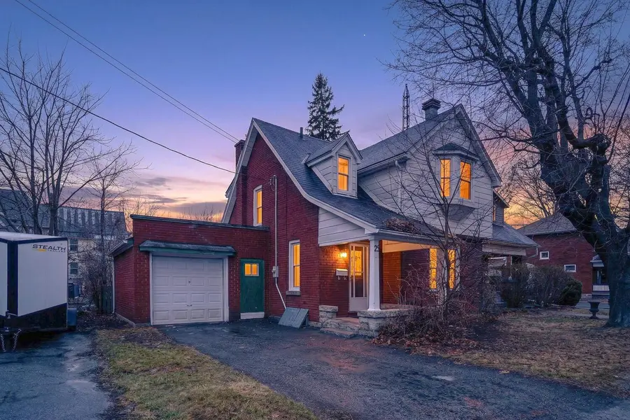 21 Gladstone AVE, Smiths Falls, ON K7A 1R5