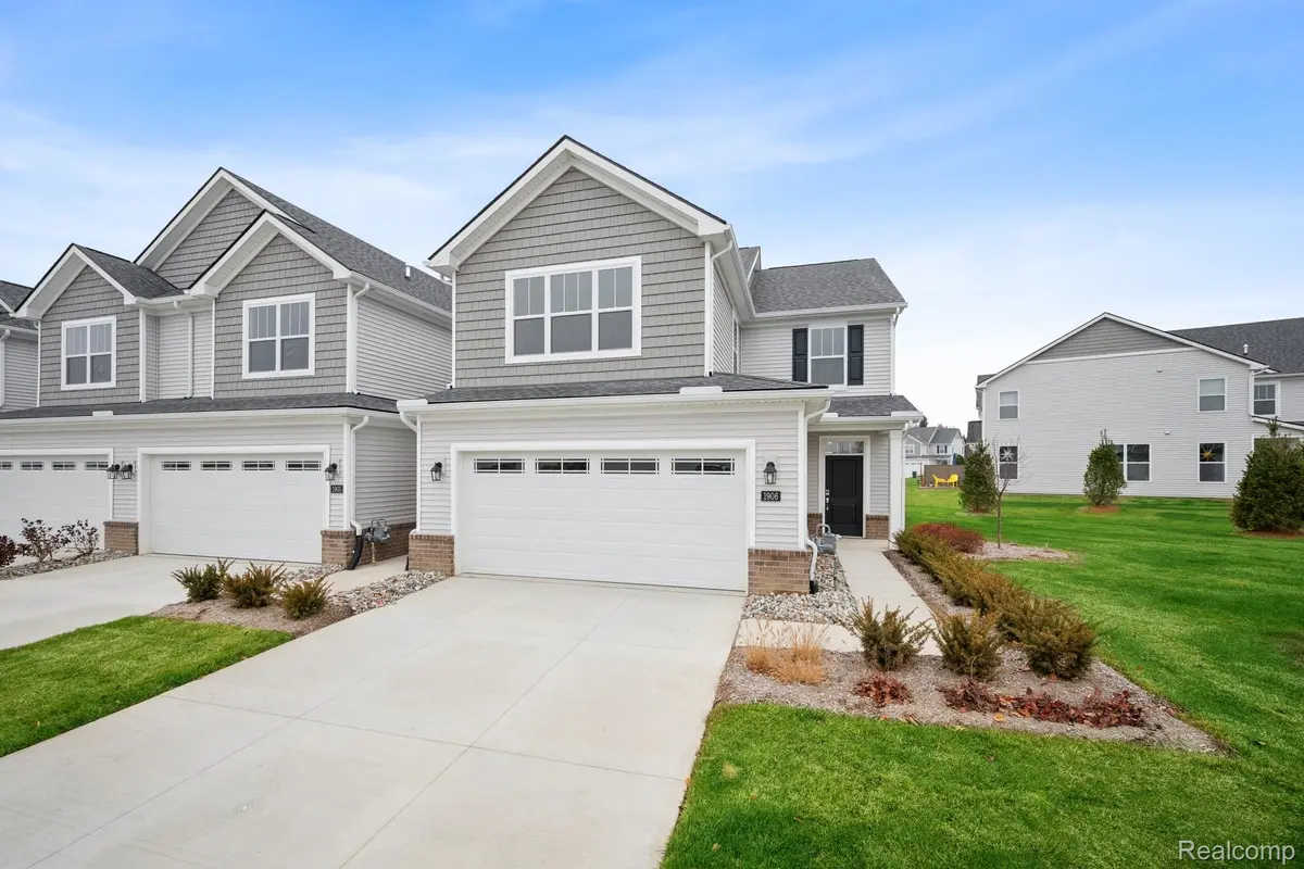 1906 Salt Springs DR, Saline, MI 48176