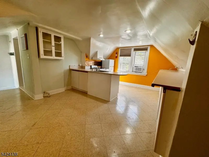 160 Chestnut St #2, Montclair Twp., NJ 07042