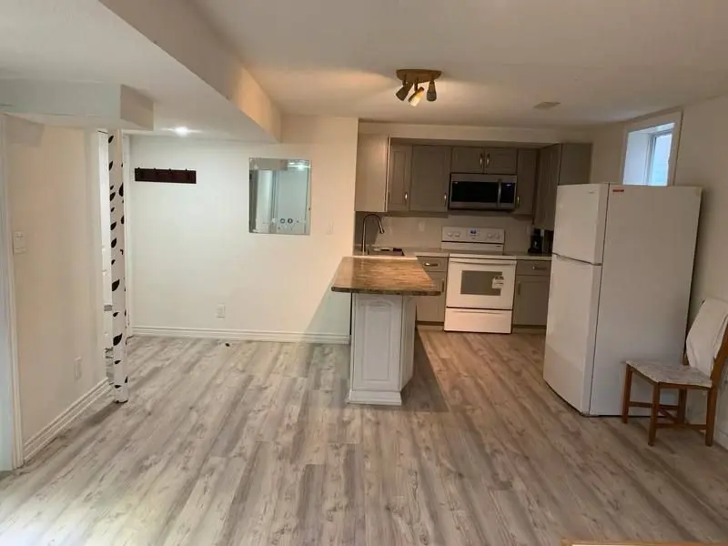 14 Guildwood DR #Bsmnt, Richmond Hill, ON L4C 8G8